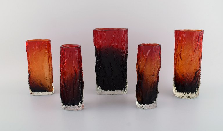Kaj Blomqvist for Kumela. Fem mundblæste kunstglasvaser i mørke og orange nuancer. Finsk design, 1970