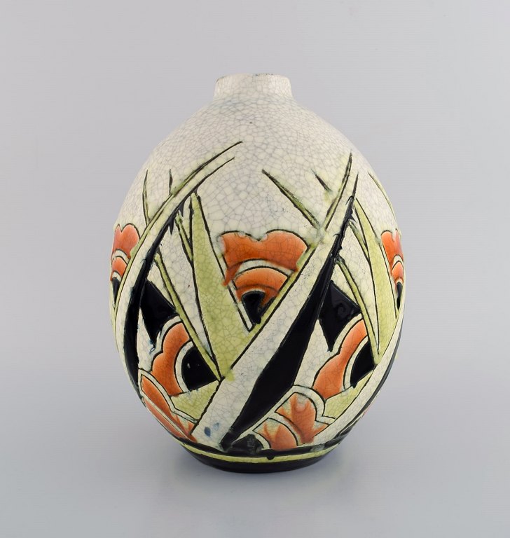 Charles Catteau (1880-1966) for Boch Freres Keramis, Belgien. Art deco keramikvase i cloisonné teknik. Håndmalet med blomster. 1920/30