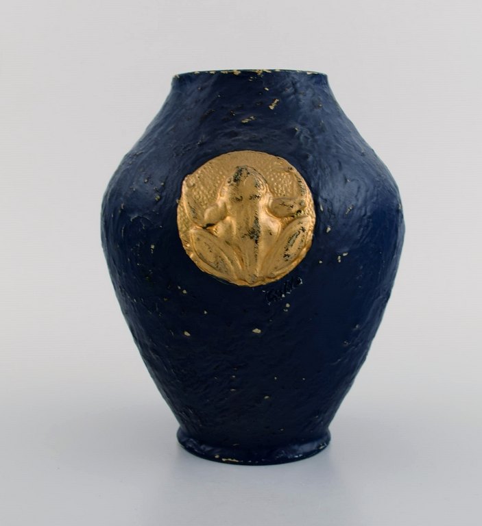 Emile Gallé, Nancy. Antique vase in glazed stoneware. Beautiful glaze in dark blue nuances and frogs in gold. Museum quality. 1880s. Model number 1713.