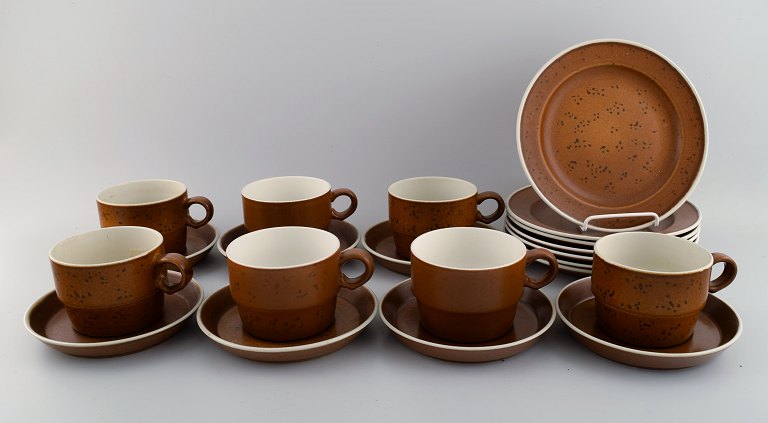 Stig Lindberg for Gustavsberg. Coq coffee service for seven people. Rustic design, 1960s.