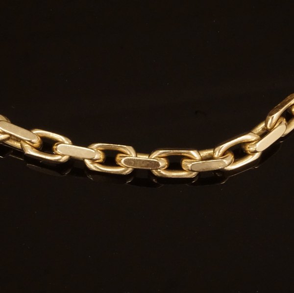 Anker halskæde i 14kt guld med facetterede led. Ledstr. 0,8x0,4cm. L: 59cm. V: 54gr