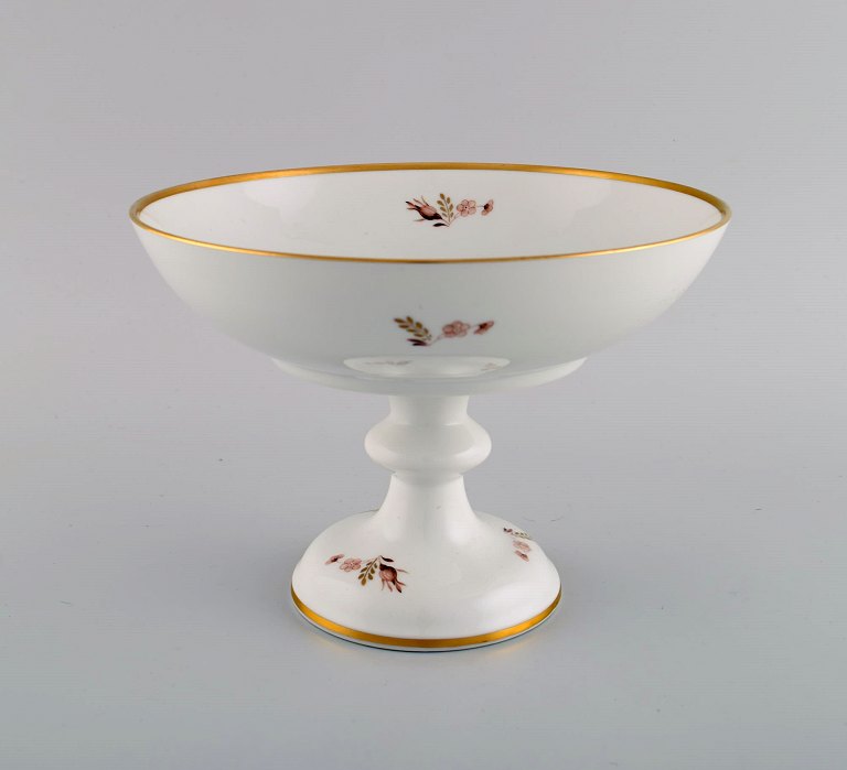 Royal Copenhagen Brown Rose compote. Model number 688/9046. Dated 1975-1979.