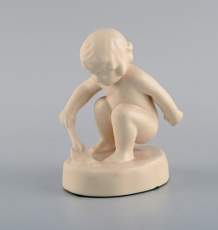 Adda Bonfils (1883-1943) for Ipsens Enke. Figure of girl with shovel in glazed ceramics. Model number 889. 1920s / 30