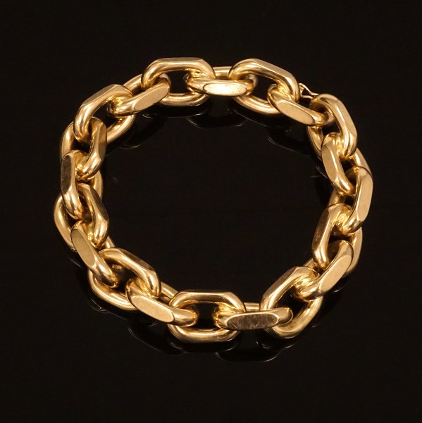 Særdeles kraftig anker armlænke i 14kt med facetterede led. Ledstørrelse: 2x1,3cm. V: 160gr. L: 23,5cm