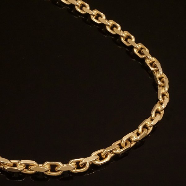 Anker halskæde i 14kt guld med facetterede led. Ledstr. 1,2x0,7cm. V: 160,3gr. L: 71cm
