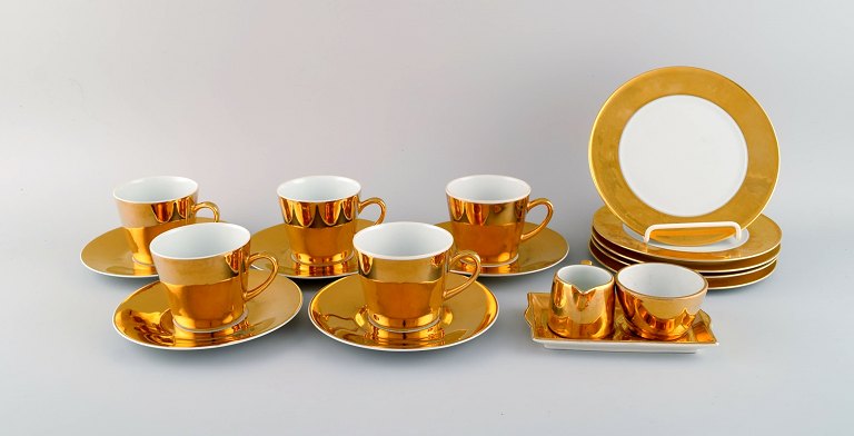 Langenthal, Schweiz among others. Coffee service for five people in porcelain with hand-painted gold decoration. 1930/40s.