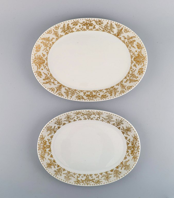 Bjørn Wiinblad for Rosenthal. Two oval serving dishes in porcelain with gold decoration. 1980s.
