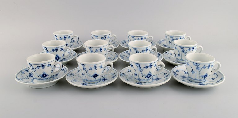 Twelve Bing & Grøndahl Blue Fluted Hotel Coffee cups with saucers. 1920s. Model number 167.