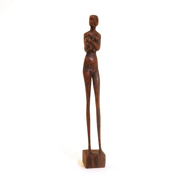Otto P.-figur. Otto Pedersen, 1902-95, Odense: Figur i træ forestillende mor & barn. Signeret "Otto P". Under fod original prisskilt. H: 26,5cm