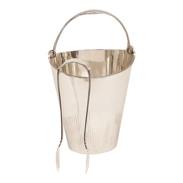 Hans Hansen isspand med istang. Sterlingsølv. Dateret 1953. Stemplet Hans Hansen. Højde med hank: 22cm. V: 550gr