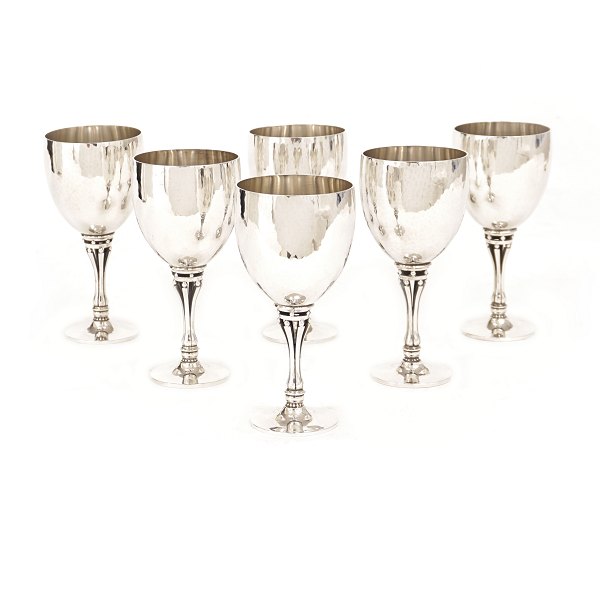 Harald Nielsen for Georg Jensen sæt på seks vinbægre i sterlingsølv #532A. H: 12,5cm. V: 766gr
