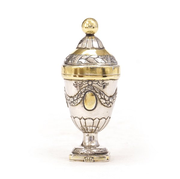 Hovedvandsæg af delvist forgyldt sølv. Johan Adolf Müller, 1789-1850, Haderslev. H: 8,3cm