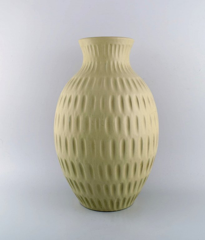 Anna Lisa Thomson (1905-1952) for Upsala-Ekeby. Floor vase in glazed ceramics. 1960s.