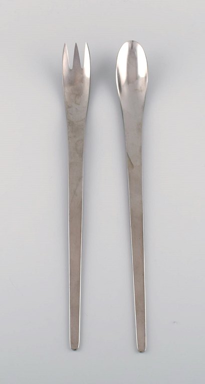 Arne Jacobsen for Georg Jensen. Modernist AJ cutlery. Salad set in stainless steel. Late 20th century.