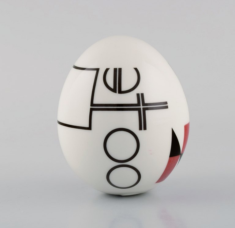 Ole Schwalbe for Royal Copenhagen. Annual egg. Dated 1977.