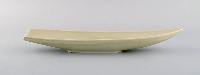 Stig Lindberg (1916-1982) for Gustavsberg. Sjældent Endiv fad i glaseret keramik. Smuk æggeskalsglasur. 1960