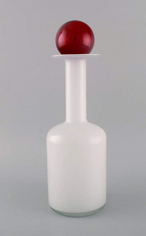 Otto Brauer for Holmegaard. Vase / bottle in white art glass with red ball. 1960s.