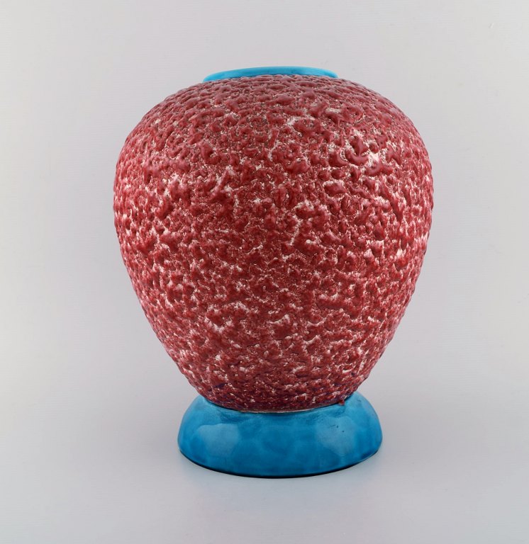 Paul Milet (1870-1930) for Sevres, Frankrig. Stor art deco vase i glaseret keramik. Fantastisk glasur i blå og røde nuancer. 1920