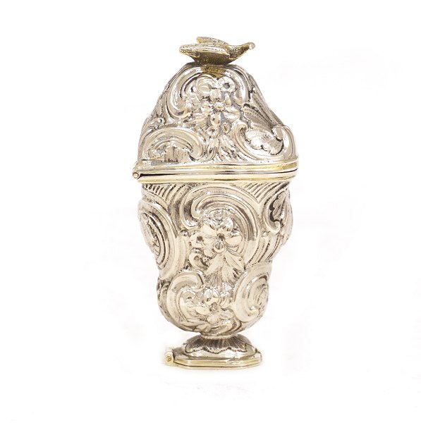 Hovedvandsæg i delvist forgyldt sølv, rokoko. Bendix Christensen, København, 1755-99. H: 7,5cm