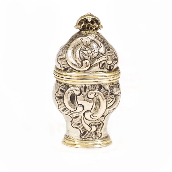 Hovedvandsæg i delvist forgyldt sølv, rokoko. A. C. Boetewadt, Tønder, 1761-1815. H: 6,9cm