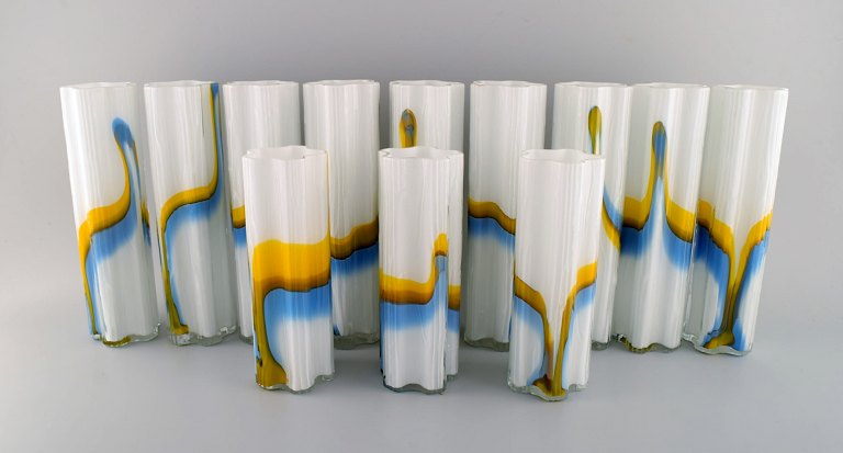 Stölzle-Oberglas, Østrig. Tolv Vienna vaser i kunstglas. 1980´erne.