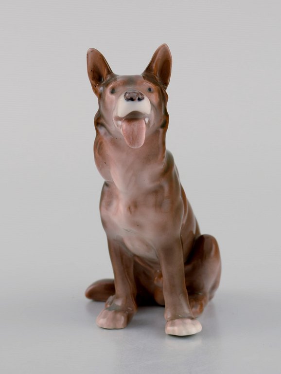 Antique Bing & Grøndahl porcelain figurine. Sitting German Shepherd. Model number 2197. Early 20th century.