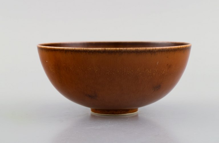 Saxbo bowl in glazed stoneware. Beautiful glaze in brown shades. Mid-20th century.