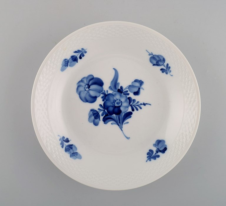 Royal Copenhagen Blå Blomst Flettet skål. Modelnummer 10/8155. Dateret 1961.