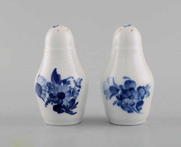 Royal Copenhagen Blå Blomst Flettet salt- og peberbøsse. 