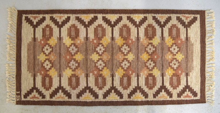 Ingegerd Silow, Sweden. Handmade wool Rölakan carpet.Geometric pattern.
