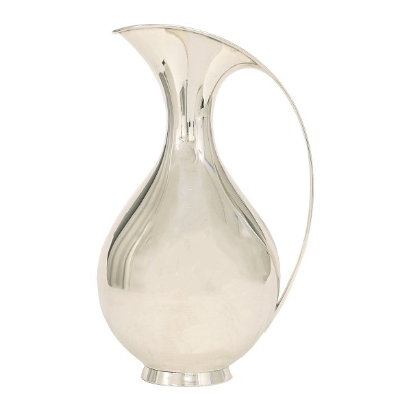 Kay Fisker for A. Michelsen: Næbkande på 1,5 liter i sterlingsølv. Fremstillet 1970. H: 26cm. V: 803gr