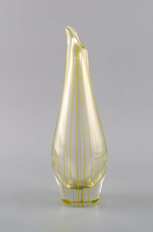 Bengt Orup (1916-1996) for Johansfors. Strict vase in clear mouth-blown art glass with yellow vertical stripes. 1960s.