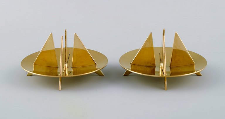 Pierre Forssell (1925-2004) for Skultuna. A pair of sculptural candlesticks in brass. Model 20. Swedish design, 1960s.