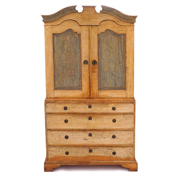 Svensk barok skab i gullige og blå/grønne farver. Sverige ca. år 1750. H: 220cm. B: 124cm. D: 47cm