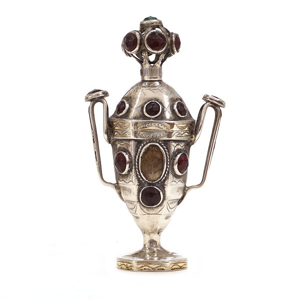 Hovedvandsæg i sølv. M. P. Hommelhoff, Tønder, 1796-1827: Hovedvandsæg med 21 flusser. H: 10,8cm. V: 80gr