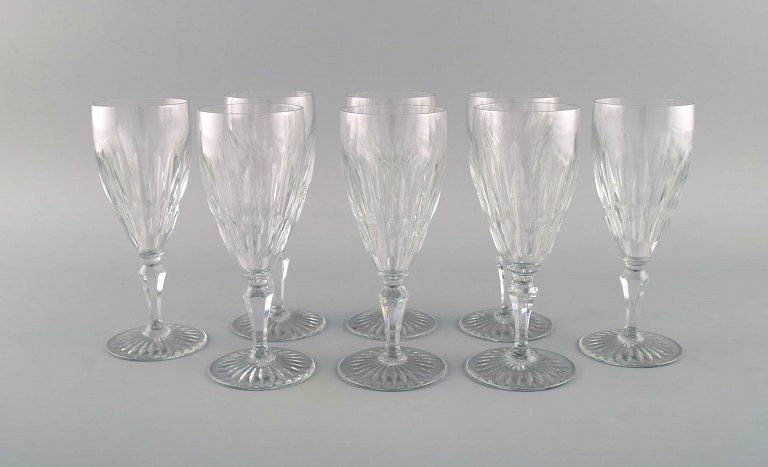 Baccarat, Frankrig. Otte art deco rødvinsglas i klart mundblæst krystalglas. 1930/40