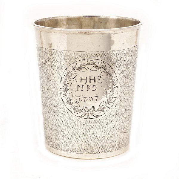 Early 18th century Danish silver cup made by Jacob Hoe, Copenhagen, 1707. H: 10,5cm. W: 149gr