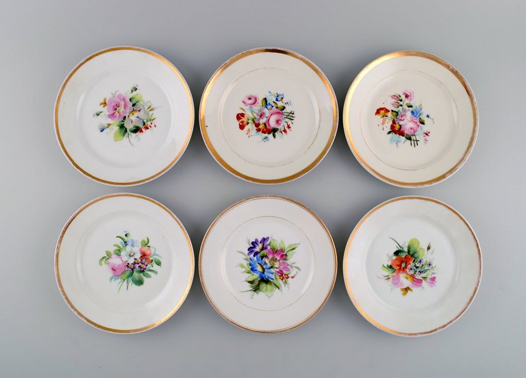 Six antique Bing & Grøndahl plates in porcelain with hand-painted flowers and a gold edge. Late 19th century.