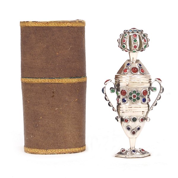 Danish 19th century silver vinaigrette. Reimer Diedrich Dethlefsen, Sonderburg, circa 1820. H: 15cm. W: 100gr