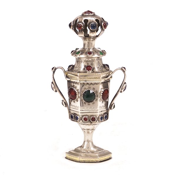 Danish partly gilt silver vinaigrette by Jens Jensen, Sonderburg, 1831-70. H: 12cm. W: 69gr
