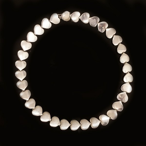 Hans Hansen hjerte halskæde i sterlingsølv. Stemplet Hans Hansen. L: 41cm. Led: 13x13mm