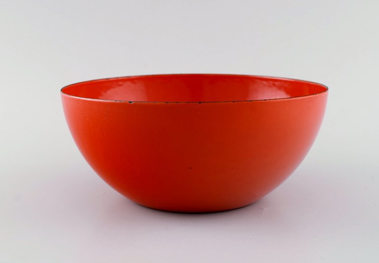 Kaj Franck (1911-1989) for Finel. Rød skål i emaljeret metal. Finsk design, midt 1900-tallet.