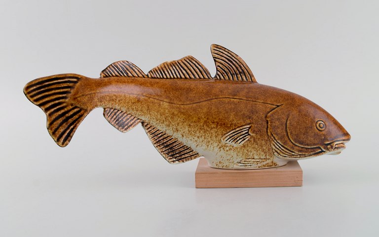Sven Wejsfelt (1930-2009) for Gustavsberg. Unika Stim 7 fisk i glaseret keramik. 1980