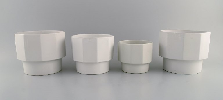 Erix Hennix for Gustavsberg. Fire Plantina urtepotter i glaseret porcelæn. 1970