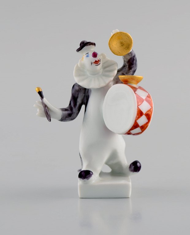 Peter Strang (f.1936) for Meissen. Figur i håndmalet porcelæn. Trommeslager fra klovneorkestret. Sent 1900-tallet.