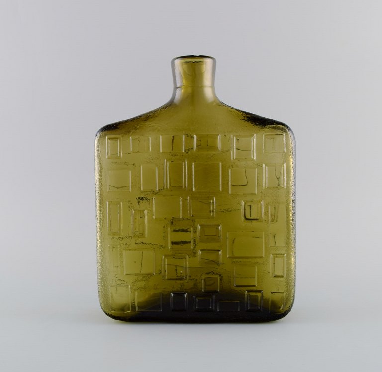 Italiensk glaskunst. Vase i mundblæst kunstglas med mønster af firkantede felter. 1970
