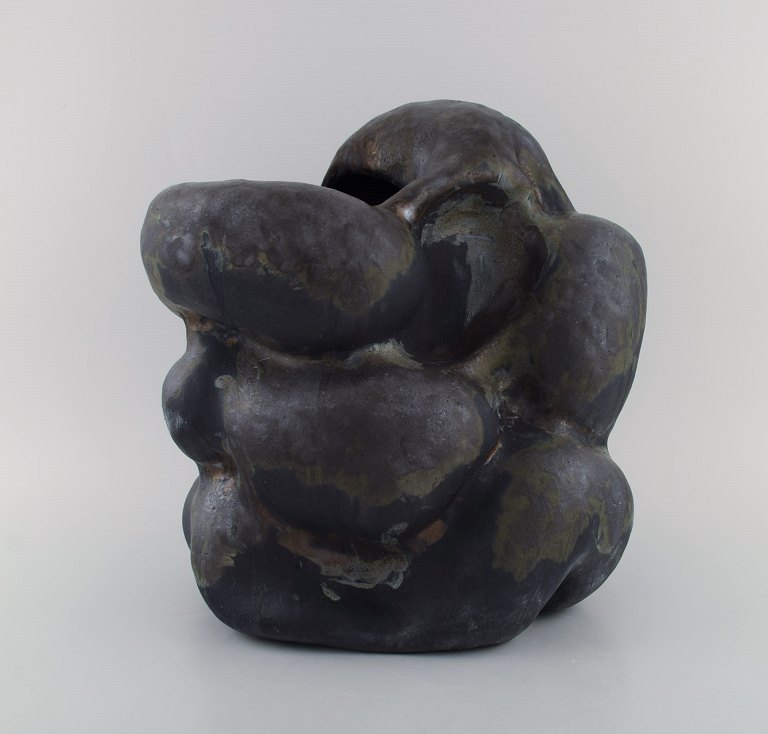 Christina Muff, Danish contemporary ceramicist (b. 1971). Large sculptural unique vase in glazed stoneware. Beautiful matte black glaze with metallic effects.