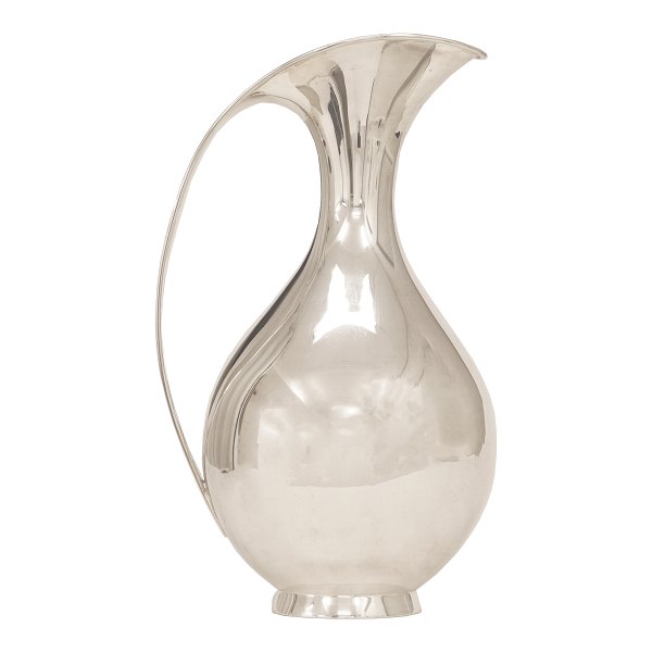 Kay Fisker silver pitcher. Kay Fisker for A. Michelsen, Copenhagen: Large Sterling silver pitcher 1,5LMade 1974H: 26,5cm. W: 776gr