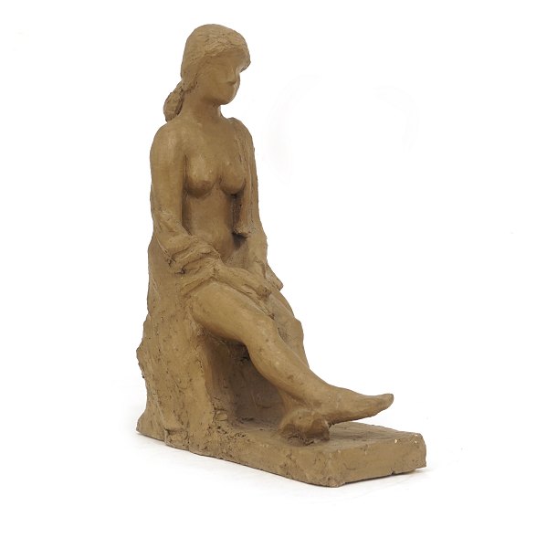 Sculpture of a sitting woman. Signed and dated "ML 60". H: 28cm. W: 11cm. L: 21cm