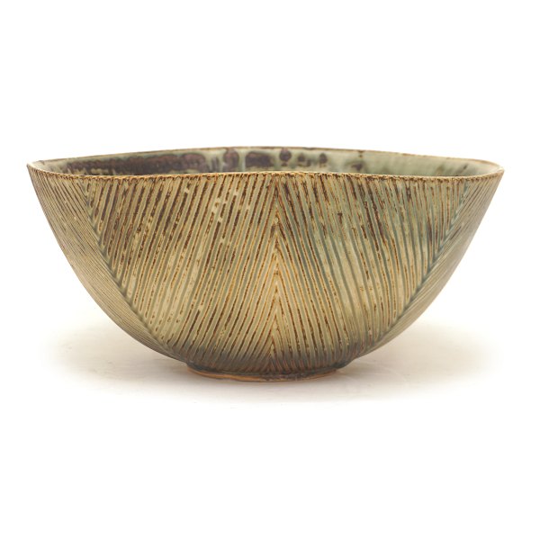 Axel Salto sungglazed stoneware bowl. Signed Salto for Royal Copenhagen. H: 12cm. D: 27,3cm